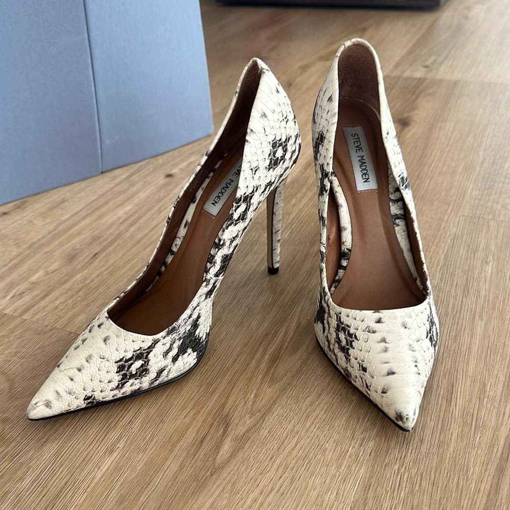 Steve Madden snakeskin heels size 9.5